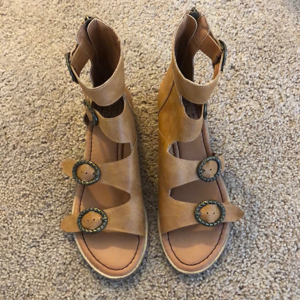 Unique buckle gladiator sandals